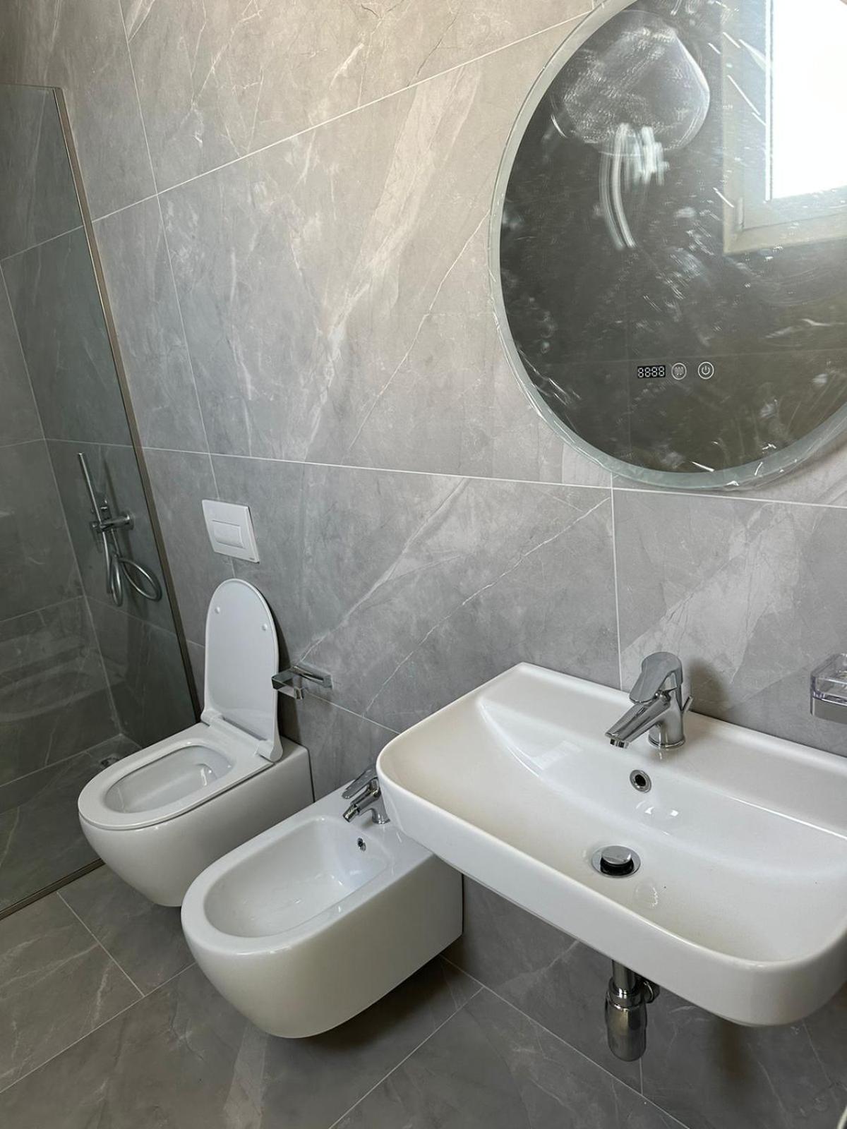 Laid Hotel Vlore Luaran gambar