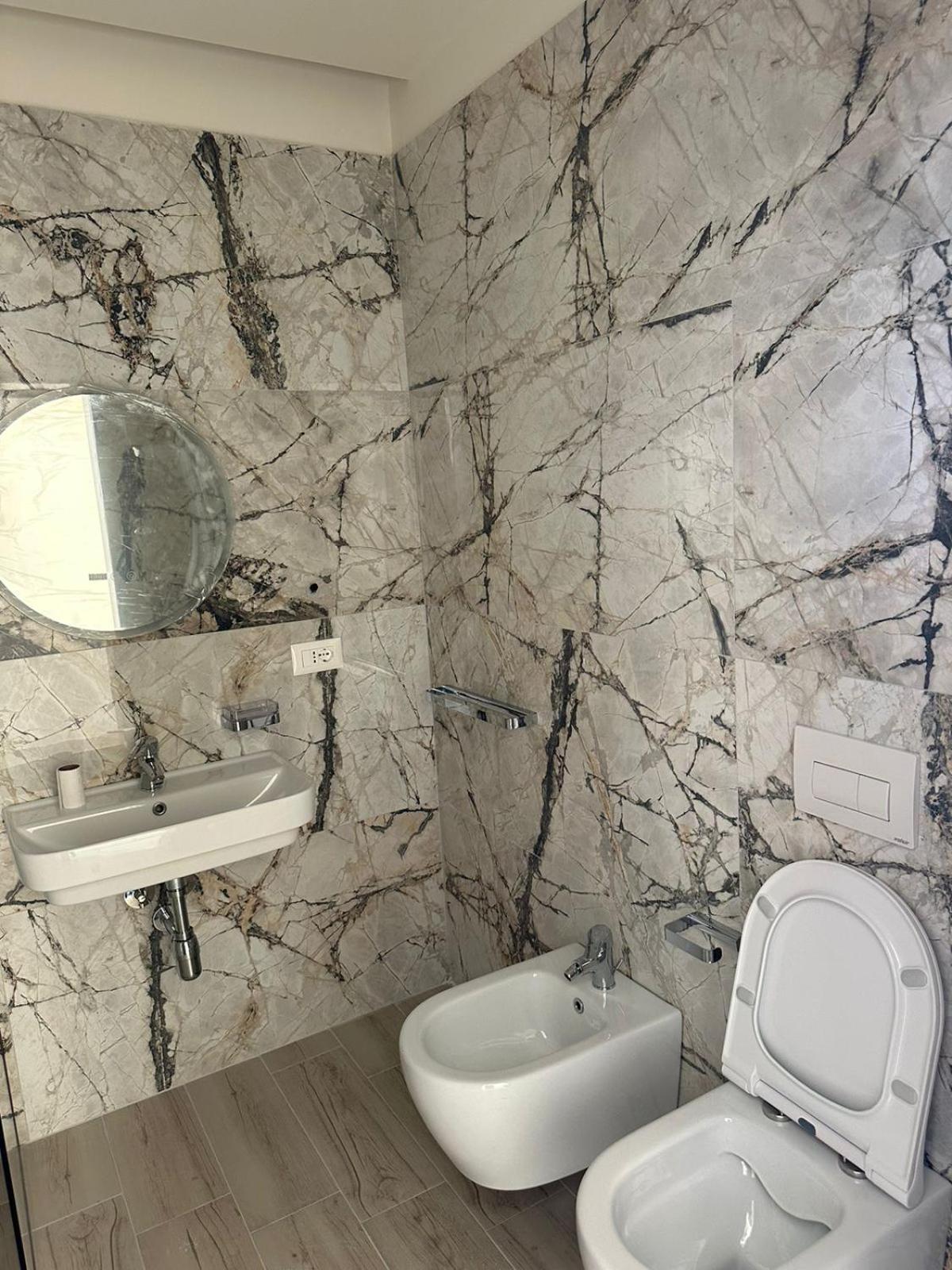 Laid Hotel Vlore Luaran gambar