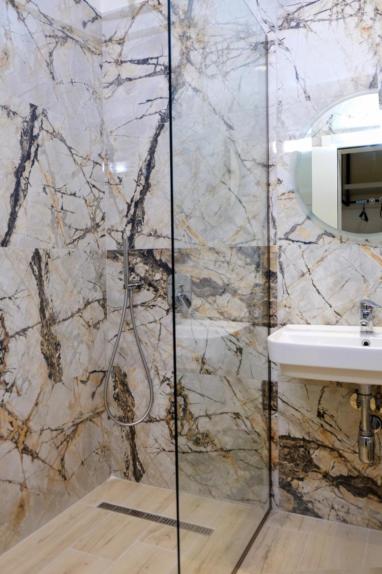 Laid Hotel Vlore Luaran gambar